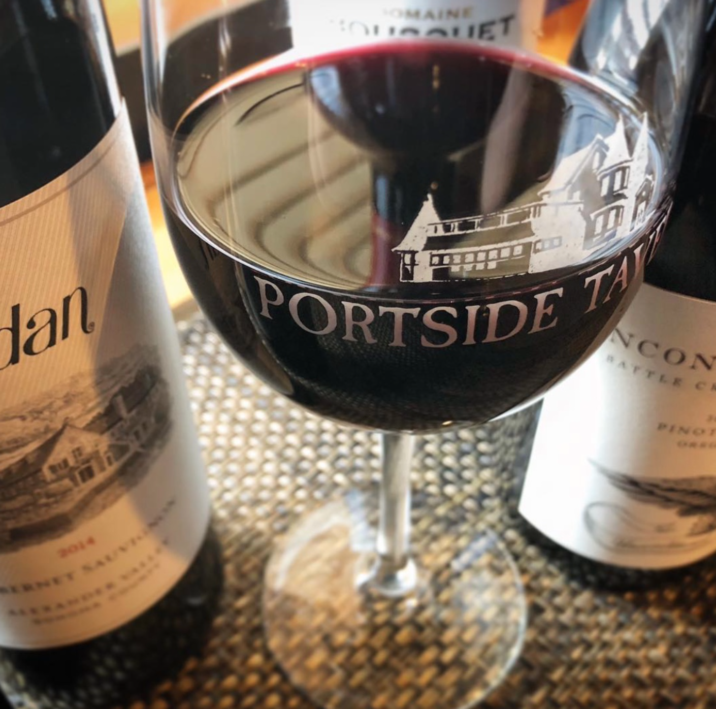 Exploring Portside Tavern: A Unique Blend of Dining and Entertainment