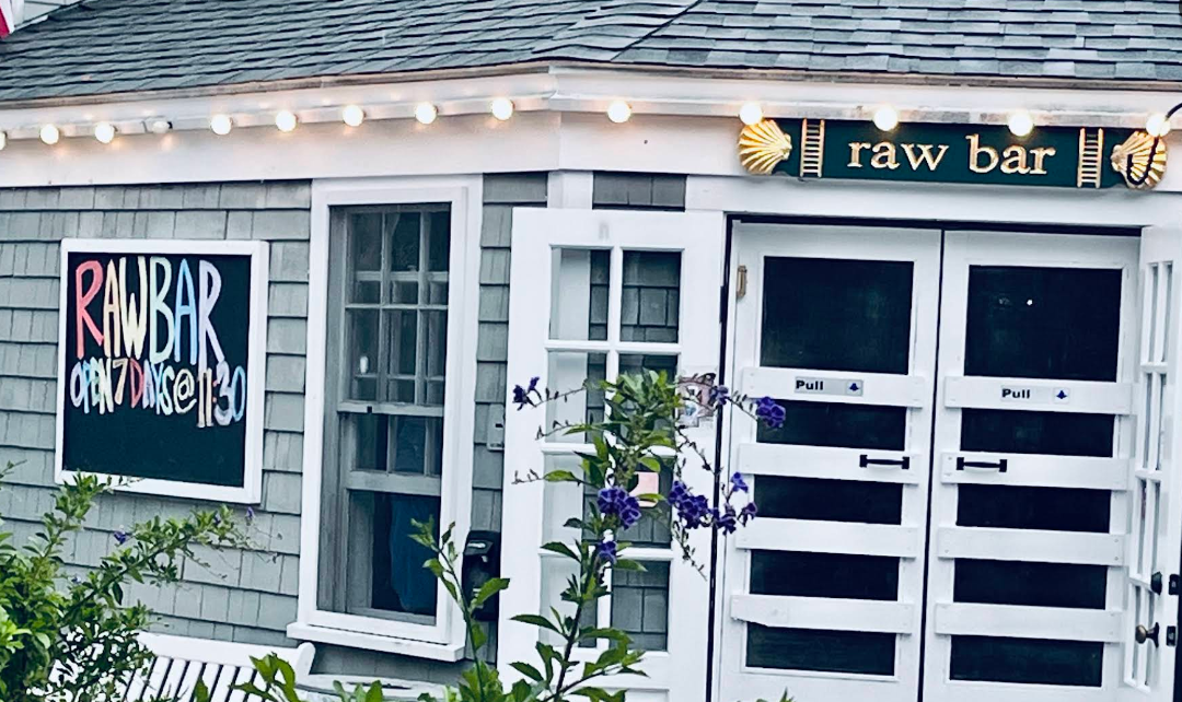 Seafood Lovers’ Favorite Spot in Mashpee, MA: The Raw Bar