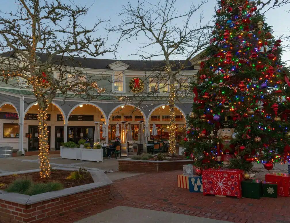 Holiday Light Displays and Where to See Them in Mashpee, MA
